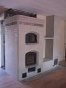 Finsk masseovn med bænk og hylder.